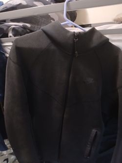 Black nike tech size small
