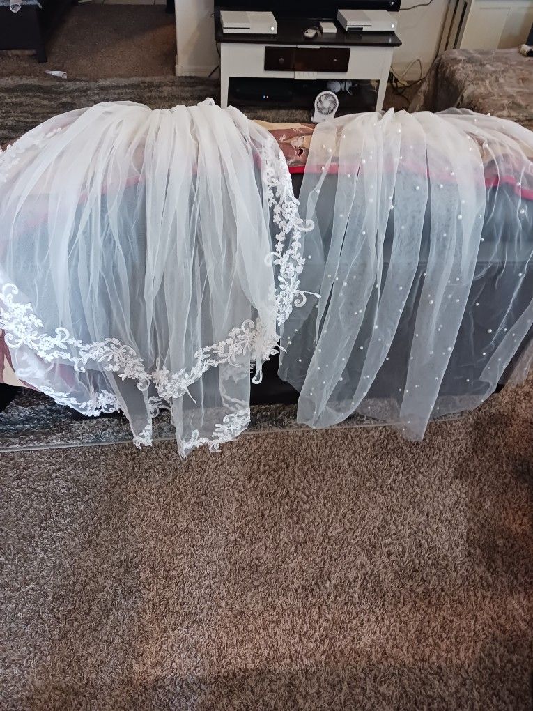 2 New Beautiful Wedding Veils 1 Is Layered With Lace Trim 1 Has Pearls All Over It $30 Each