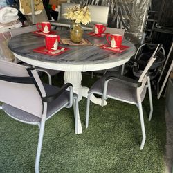 BEAUTIFUL DINING TABLE WITH 4 CHAIRS 