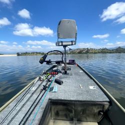 2019 Tracker Topper 1436