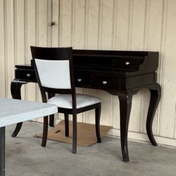 free desk and chair desk has scratches heavy still a good piece free bring help to load 