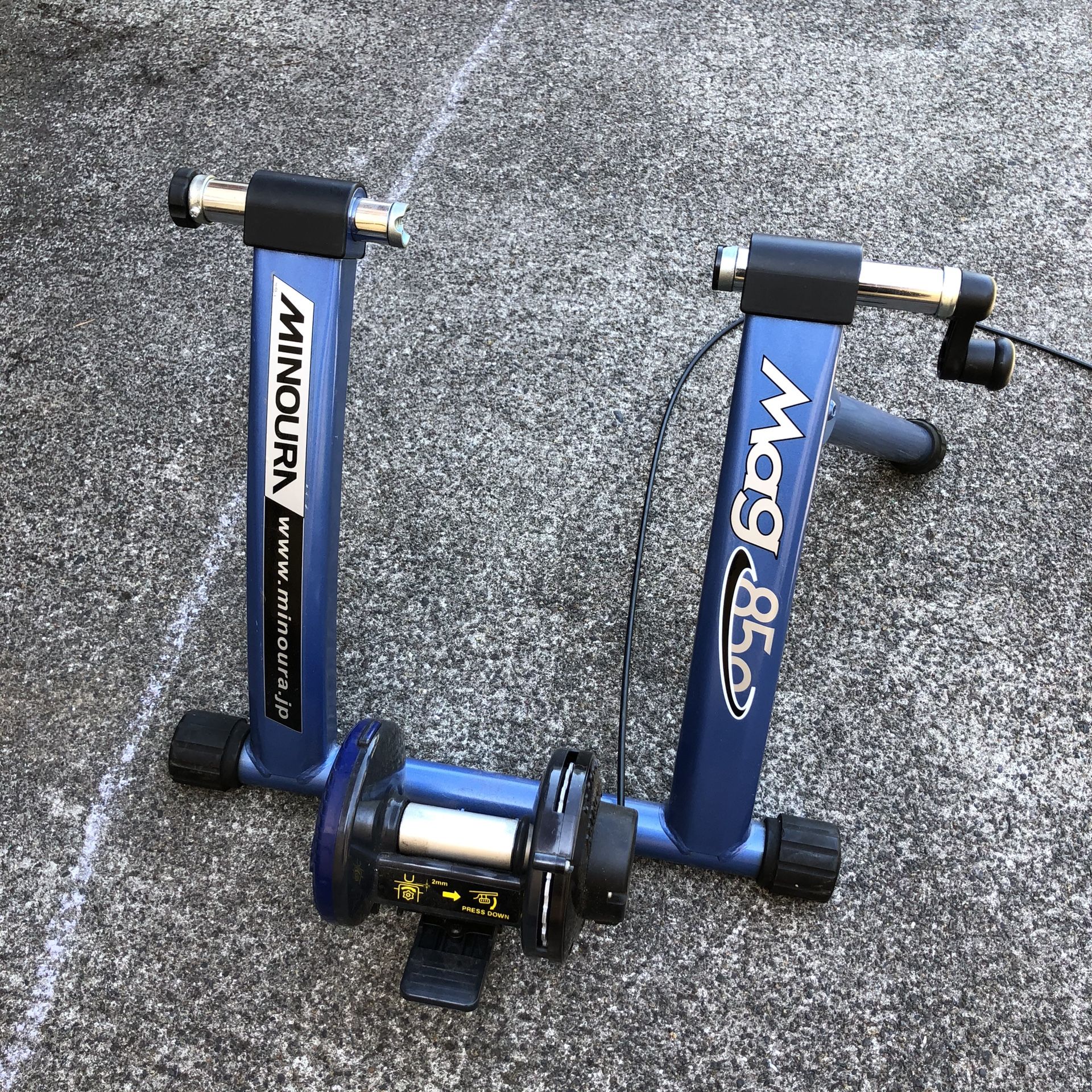 Minoura Mag 850 Bicycle Trainer for Sale in Portland, OR OfferUp