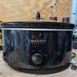 Large Crockpot. Like New. $5