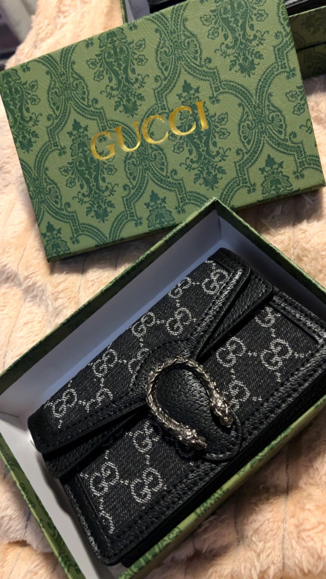 Women’s Gucci wallet
