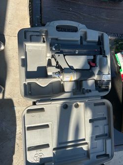 Pneumatic Nail Gun with Carrying Case