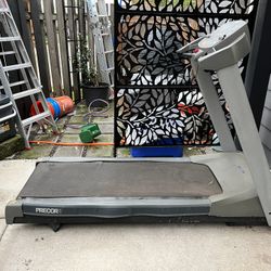 PRECOR 9.21  treadmill