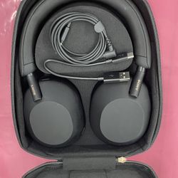 Sony WH‑1000XM5 Wireless Noise‑Canceling Headphones W/ Case (Black) – Great Condition 