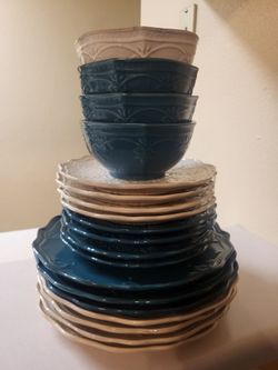 Pioneer Woman ceramic dishes