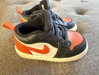 Toddler Nike Orange Shoes 7C