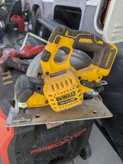 DeWalt 20V MAX XR Brushless Circular Saw