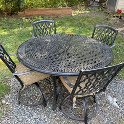Patio/Lawn Table and Chairs Set