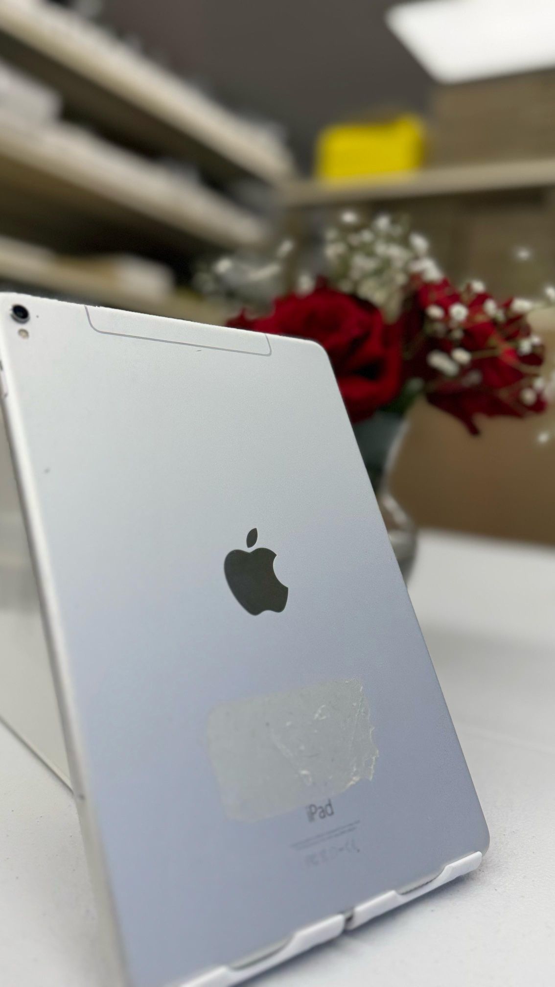 iPad Pro 9.7” Inches  32GB cellular Available On Cash Deal 🥳😱