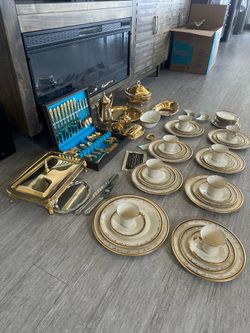 Fine China dinnerware set