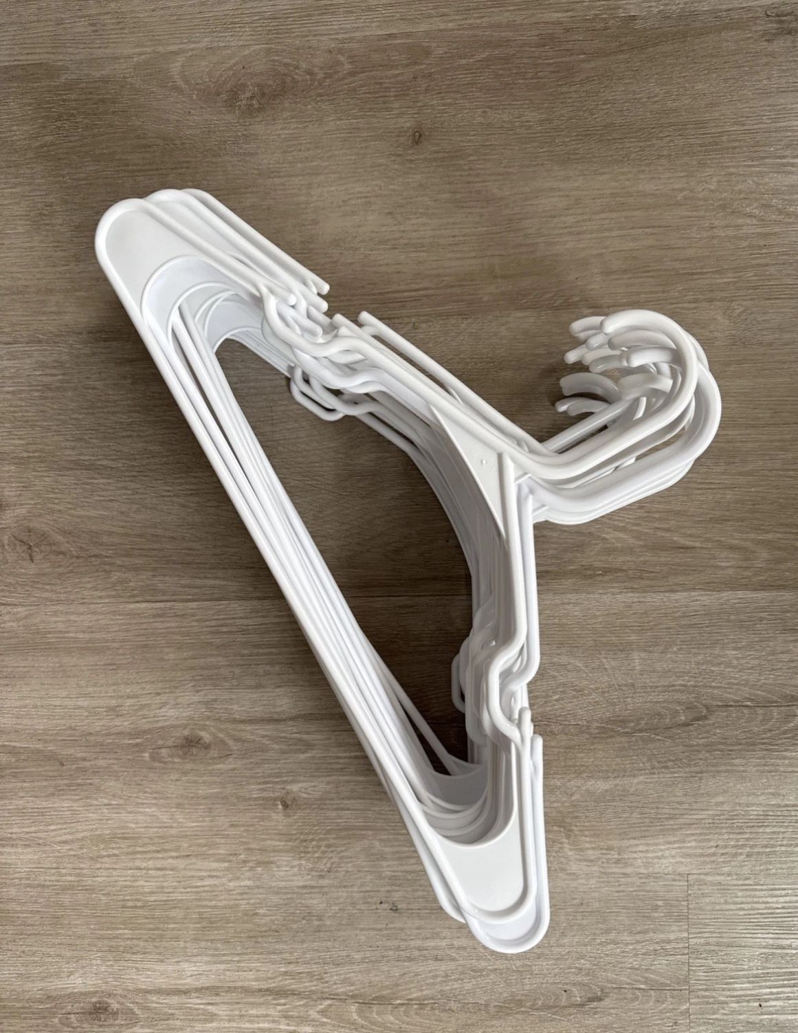 Set of 10 White Plastic Clothes Hangers – Standard Adult Size