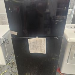 Ge 33 Inch Top Freezer Refrigerator 21.9 Cu Ft GTS22KGNDRBB