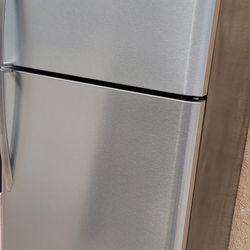 Fridgidaire Refrigerator Apartamento  W30  Firm Price 