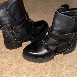 New!!! PRICE IS FIRM ( Size 6 ) Women’s Combat Boot 