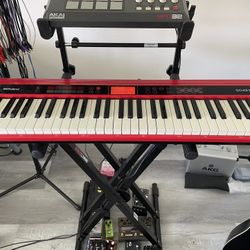 Roland GO-61K: 61 Key Digital Piano