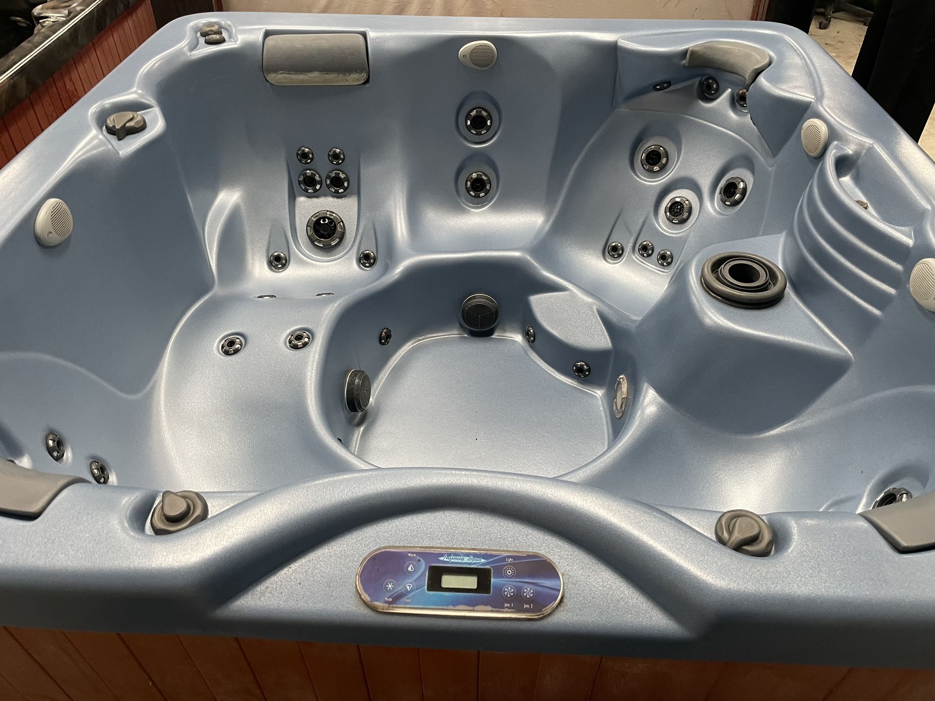 6-7 Person Infinity Hot Tub