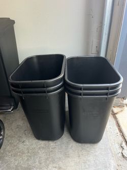 🗑️ Rubbermaid Commercial Trash Cans