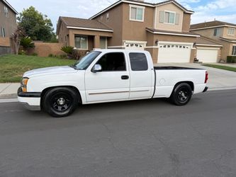 2004 Chevy Silverado extra cab V8 automatic runs and drives very good rebuilt transmission great work truck minor fender bender passenger side front f