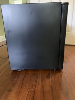 Great Opportunity ! Mini fridge almost new !