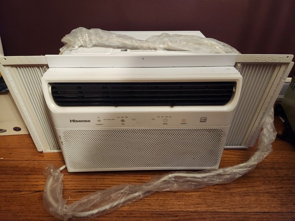 Hisense 8000 BTU Smart Conrol Energy Star Window Air Conditioner