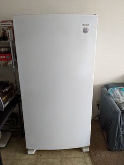 2023 Whirlpool 20 cu ft Upright Freezer (Frost-Free)