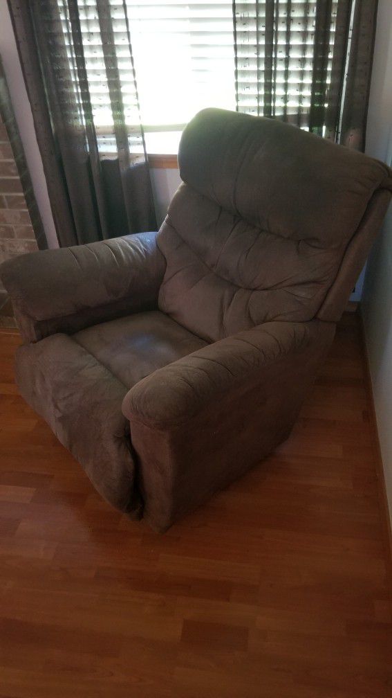 Brown LazBoy Electric Recliner Chair
