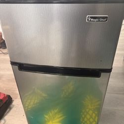 Magic Chef Magic Chef 3.1 cu. ft. Mini Refrigerator in Stainless Look (Stainless Steel)