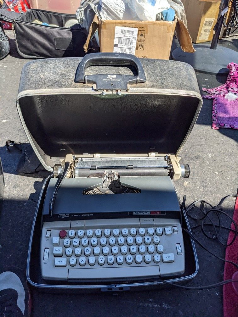 1960's Electra 110 Typewriter