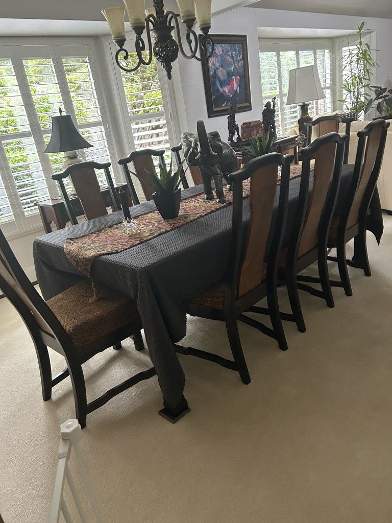 Hosting Thanksgiving and need a Dining Table Set? Broyhill Furniture