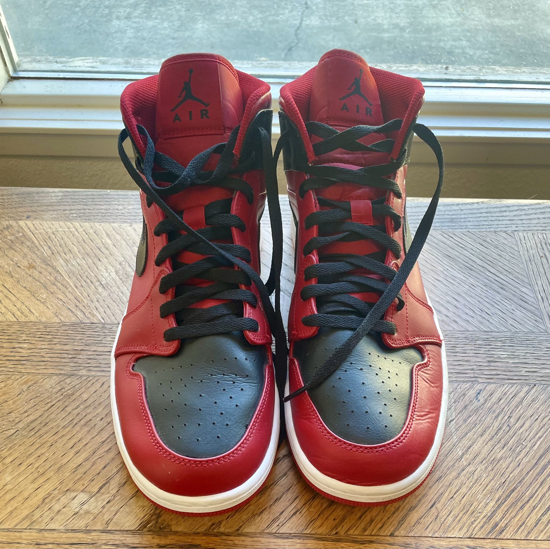 Air Jordan 1 Mid "Reverse Bred" Gym Red Black 554724-660 Men's size 13 Like New