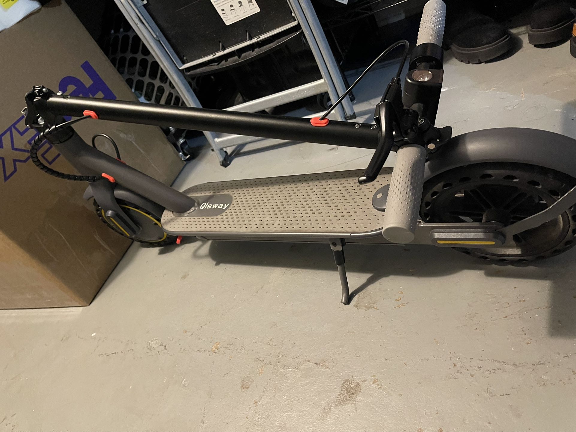 2 Electric Scooters