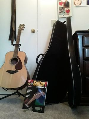 Photo Beautiful like new Yamaha Acoustic Gauitar