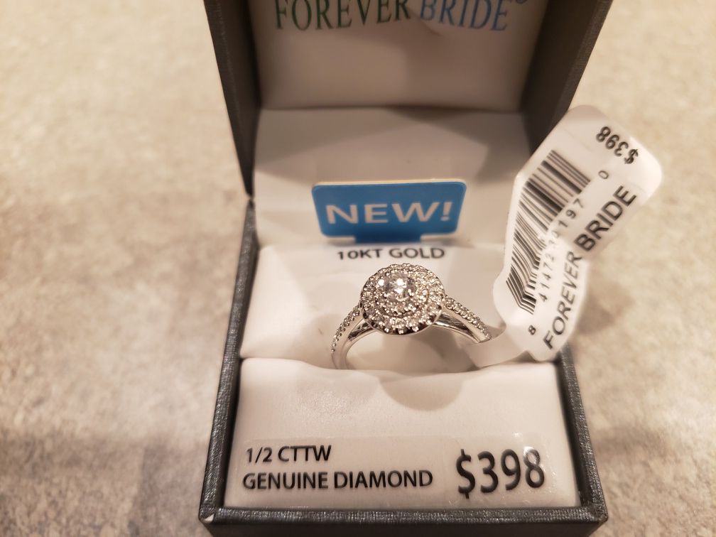 1/2 Carat Diamond Ring 10kt White Gold Brand New! Never Worn Size 8