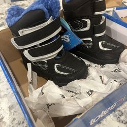 Totes kids Snow Boots