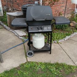 Broil- Mate Barbeque Grill With Full Propane Tank 