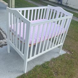 Modern White Baby Crib With Mattress