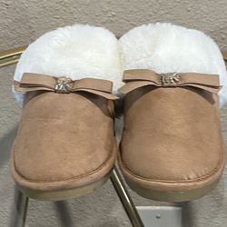 MICHAEL Michael Kors Girls' Grace bow slippers in gold with faux-fur trim Size 13