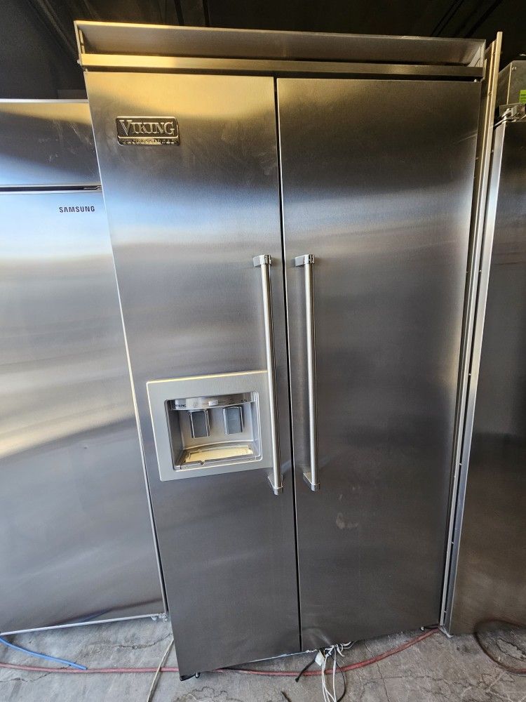 42" VIKING BUILT IN STAINLESS STEEL REFRIGERATOR