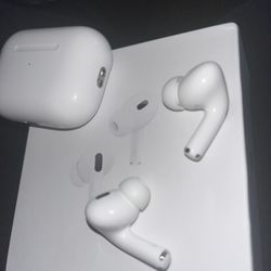 Apple AirPods Pro (2nd Generation)with MagSafe Wireless Charging Case - White