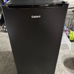 3.3 Cu ft One Door Mini Fridge, Black   