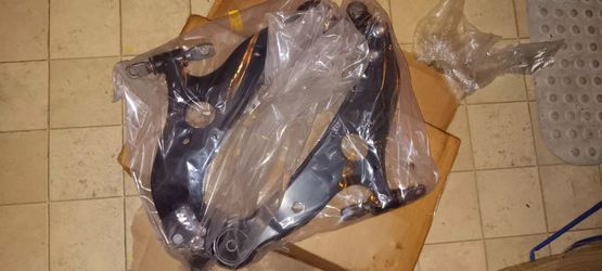 Lower arms control for toyota sienna 2008