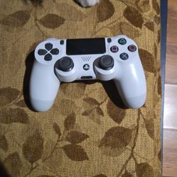  DualShock 4 Wireless Controller for PlayStation 4 - Glacier White