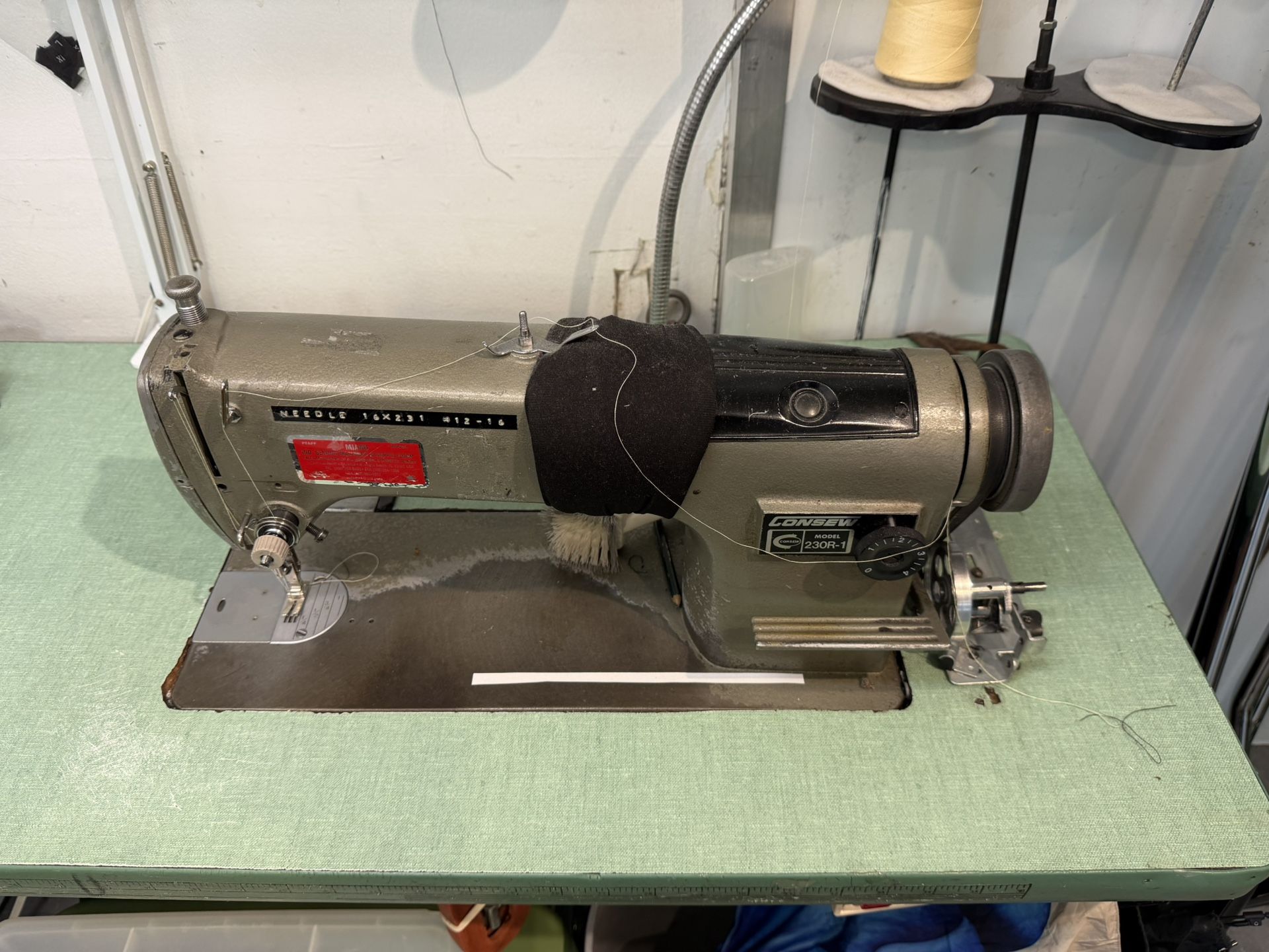 Consew 230R-1 Industrial Sewing Machine With Table