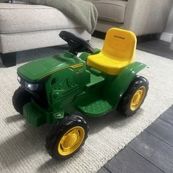 Kids John Deere Riding Tractor
