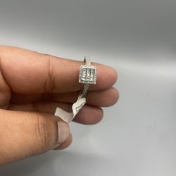 18KT Gold And Diamond Ring