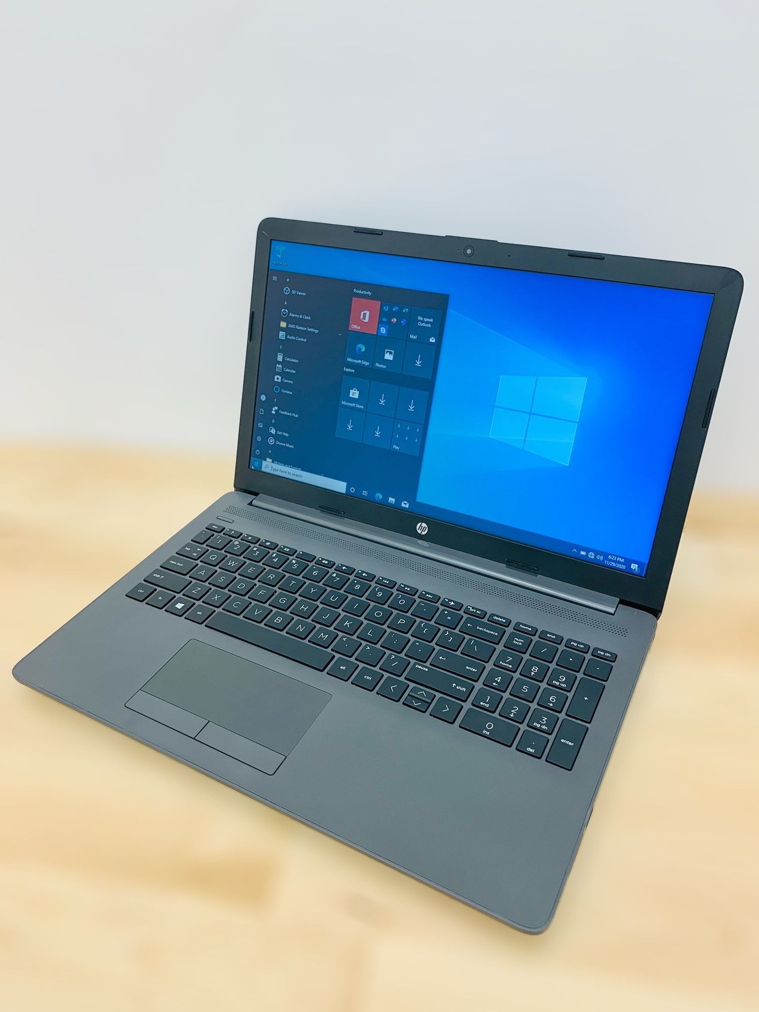 HP 15.6” 2020 laptop / Windows 10 / Camera / HDMI / WiFi / Bluetooth / Antivirus / Charger