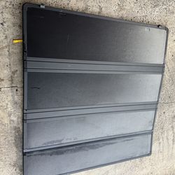 HARD TOP TRIFOLD FORD F150 FOR 51/2 FOOT BED TONNEAU COVER FOR SALE !!